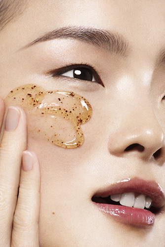 campagne beauté femme soins cosmétiques peau visage