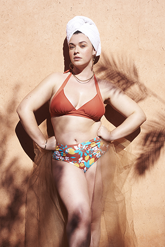 Campagne photo pour Audass maillots de bain menstruels avec mannequin grande taille