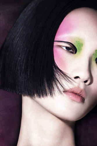Photo de beauté en studio style édito makeup créatif sur mannequin asiatique