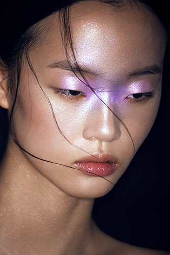 Photo de beauté en studio makeup créatif sur mannequin asiatique